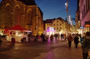 Kirche mit lila bude